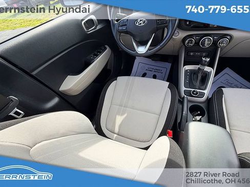 Used 2024 Hyundai Venue SEL FWD image 12