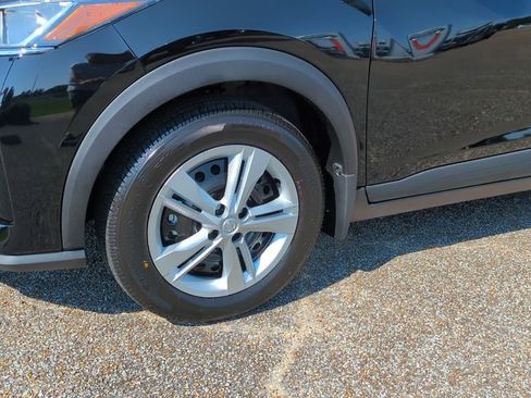 New 2025 Nissan Kicks Play S image 9