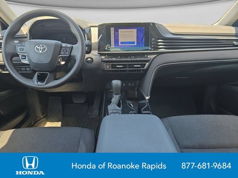 Used 2025 Toyota Camry SE FWD image 12