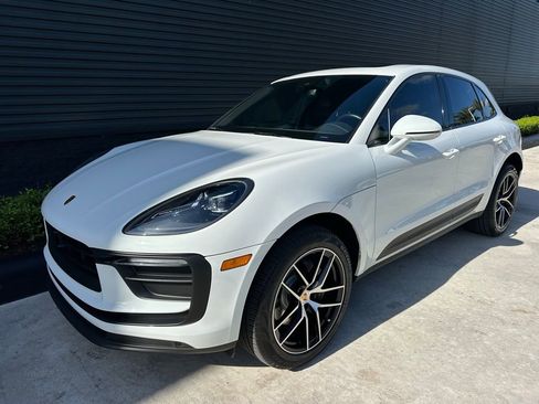 Certified 2023 Porsche Macan AWD/4WD image 7