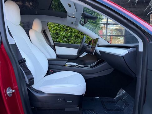 Used 2021 Tesla Model Y Long Range AWD/4WD image 33
