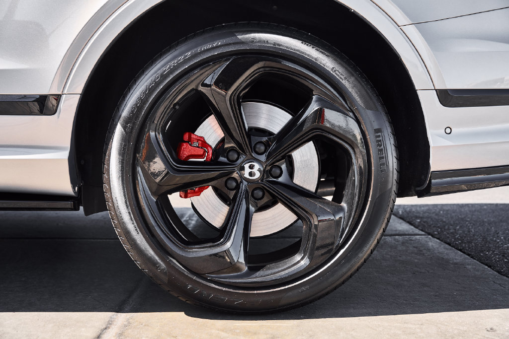 Used 2025 Bentley Bentayga AWD/4WD image 19