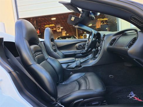 Used 2004 Chevrolet Corvette Convertible w/ Preferred Equipment Group RWD image 25