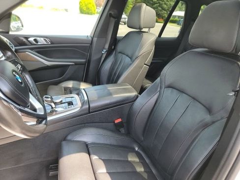 Used 2021 BMW X5 xDrive40i w/ Premium Package image 16
