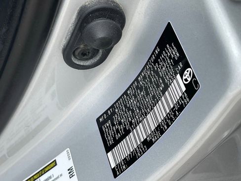 Used 2022 Toyota Corolla LE image 12