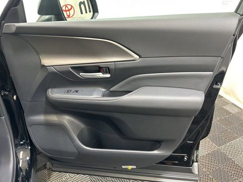 Used 2026 Toyota Grand Highlander XLE image 11