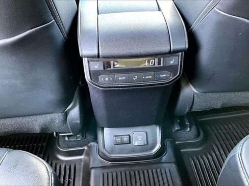 Used 2021 Toyota Highlander Platinum image 16