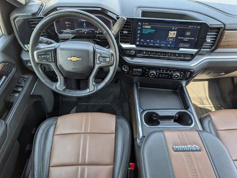 Used 2024 Chevrolet Silverado 2500 High Country w/ High Country Premium Package image 6