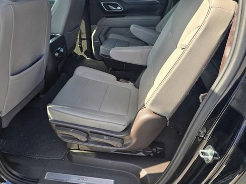 Used 2023 GMC Yukon XL SLT w/ SLT Premium Package RWD image 11