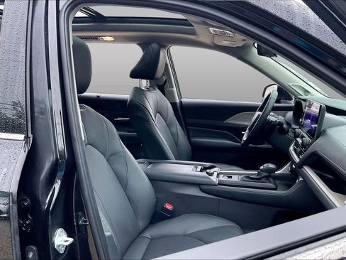 Used 2025 Toyota Grand Highlander AWD image 9