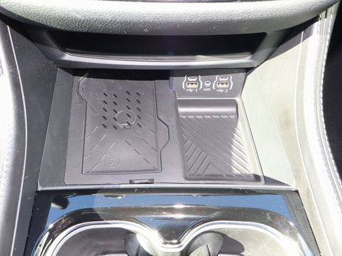 Used 2025 Chrysler Pacifica Limited image 25