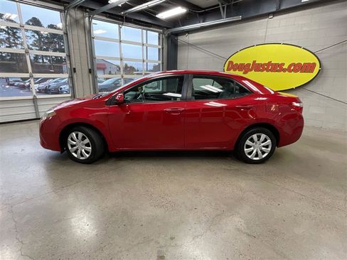 Used 2016 Toyota Corolla LE image 2