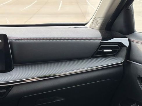 Used 2025 Nissan Kicks SR image 15