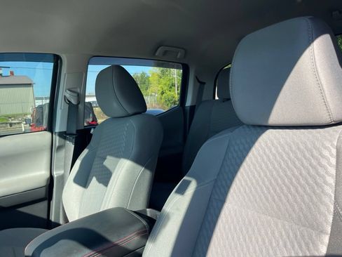 Used 2023 Toyota Tacoma SR5 AWD/4WD image 9