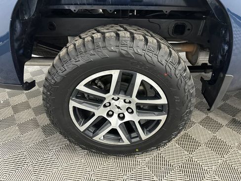 Used 2019 Chevrolet Silverado 1500 LT Trail Boss w/ Convenience Package AWD/4WD image 18