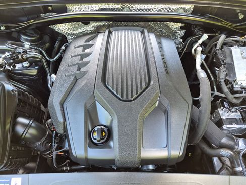 Certified 2026 Porsche Macan AWD/4WD image 34