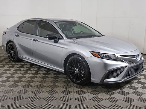 Used 2022 Toyota Camry SE w/ Convenience Package FWD image 2