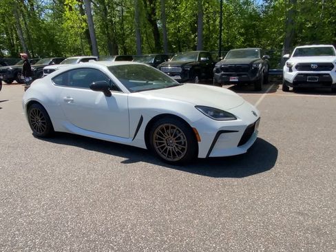 Used 2023 Toyota GR86 RWD image 7