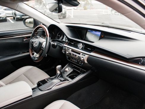 Used 2018 Lexus ES 350 w/ Navigation System Package FWD image 31