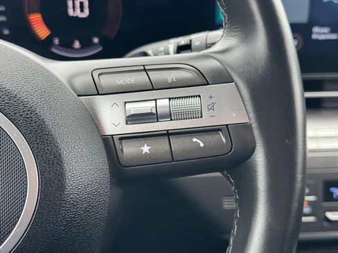 Used 2025 Hyundai Kona SEL image 18