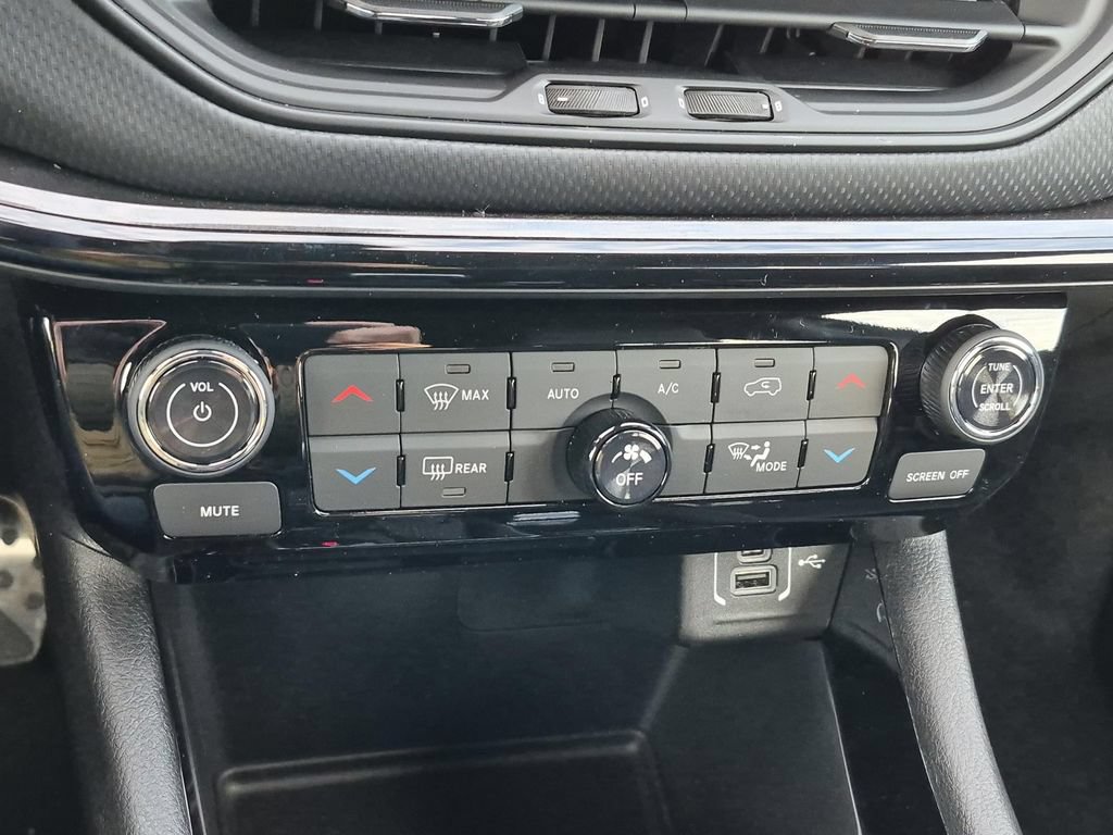 New 2026 Jeep Compass Latitude AWD/4WD image 23