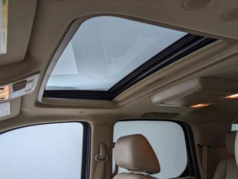 Used 2013 Cadillac Escalade Premium image 31