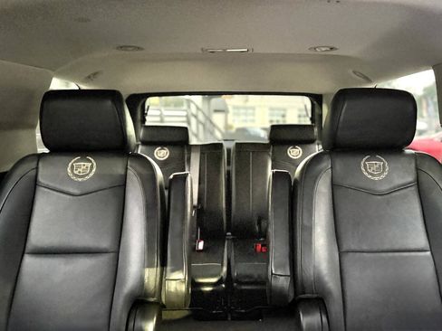 Used 2014 Cadillac Escalade Platinum AWD/4WD image 17