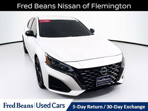 Certified 2023 Nissan Altima 2.5 SR image 1