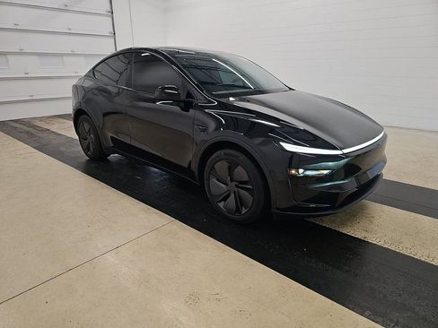 Used 2026 Tesla Model Y Long Range image 16