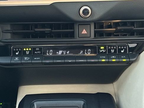 Used 2023 Toyota Crown AWD/4WD image 21