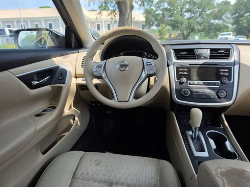 Used 2017 Nissan Altima 2.5 S w/ Power Driver Seat Package FWD image 9