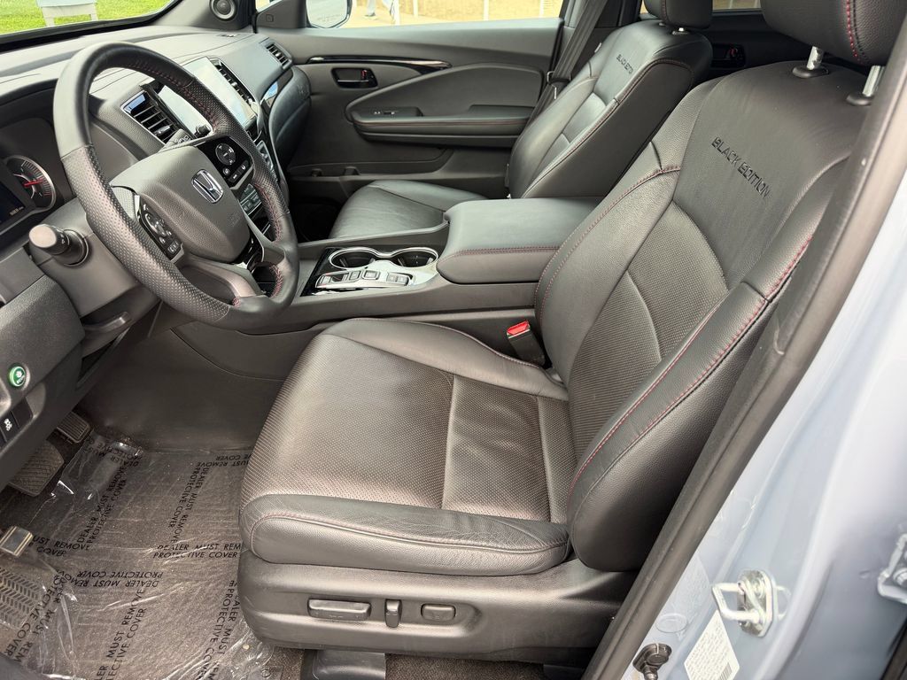 Used 2024 Honda Passport Black Edition image 3