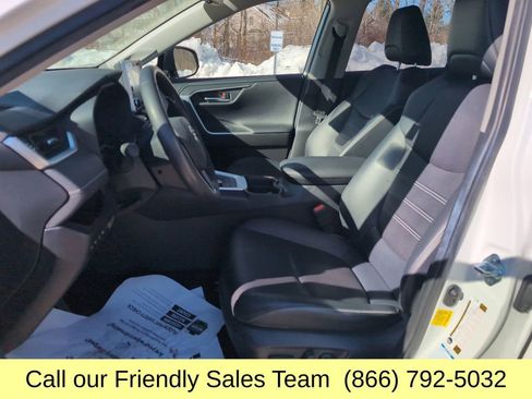 Used 2020 Toyota RAV4 Limited image 11