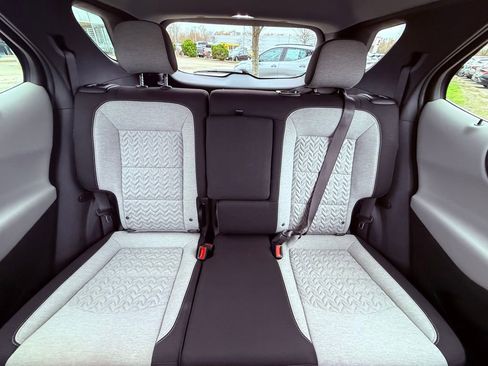 Used 2023 Chevrolet Equinox LS w/ LS Convenience Package AWD/4WD image 28