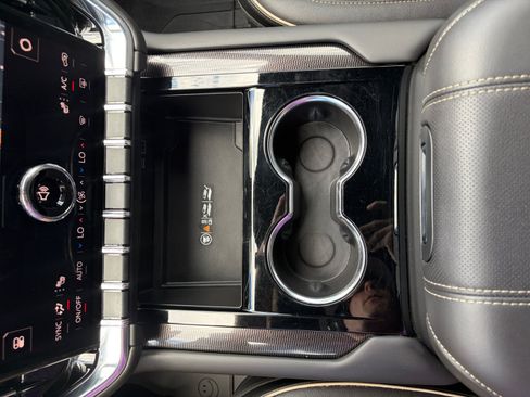 Used 2025 GMC Yukon Elevation AWD/4WD image 31