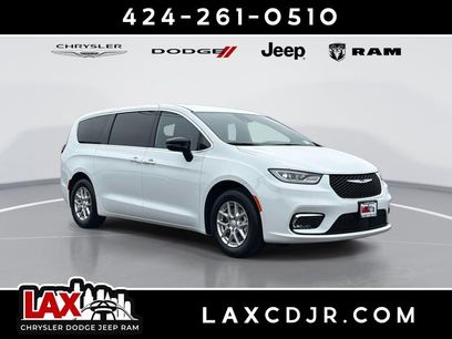 New 2026 Chrysler Pacifica Select