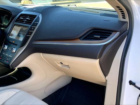 Used 2018 Lincoln MKC Select w/ Select Plus Package image 18