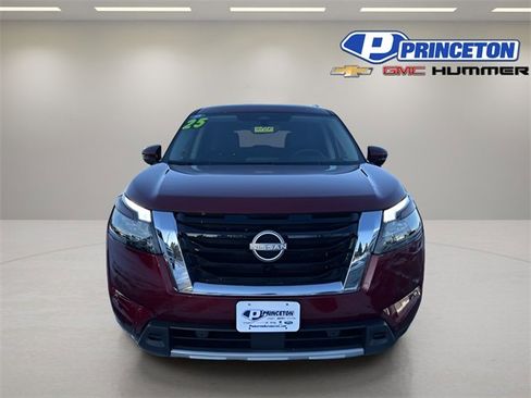 Used 2025 Nissan Pathfinder SL image 2