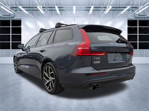 Used 2020 Volvo V60 T5 Momentum image 6