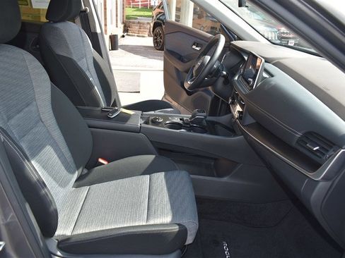 Used 2023 Nissan Rogue SV image 29