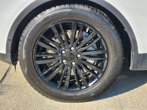 Used 2018 Land Rover Discovery SE image 10