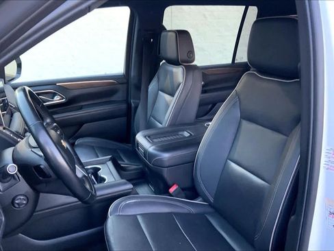 Used 2023 Chevrolet Suburban Premier image 8
