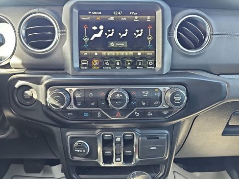 Used 2022 Jeep Wrangler Unlimited Sahara w/ Cold Weather Group image 29