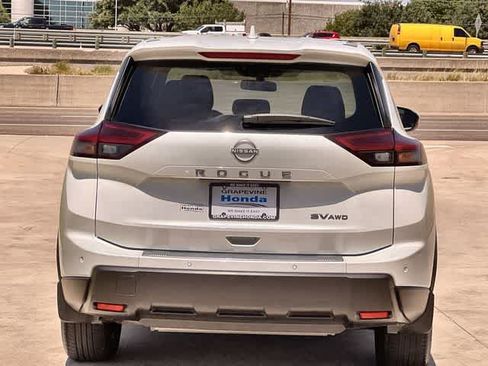 Used 2024 Nissan Rogue SV AWD/4WD image 6