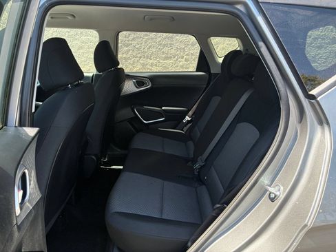 Used 2025 Kia Soul LX w/ LX Technology Package FWD image 22