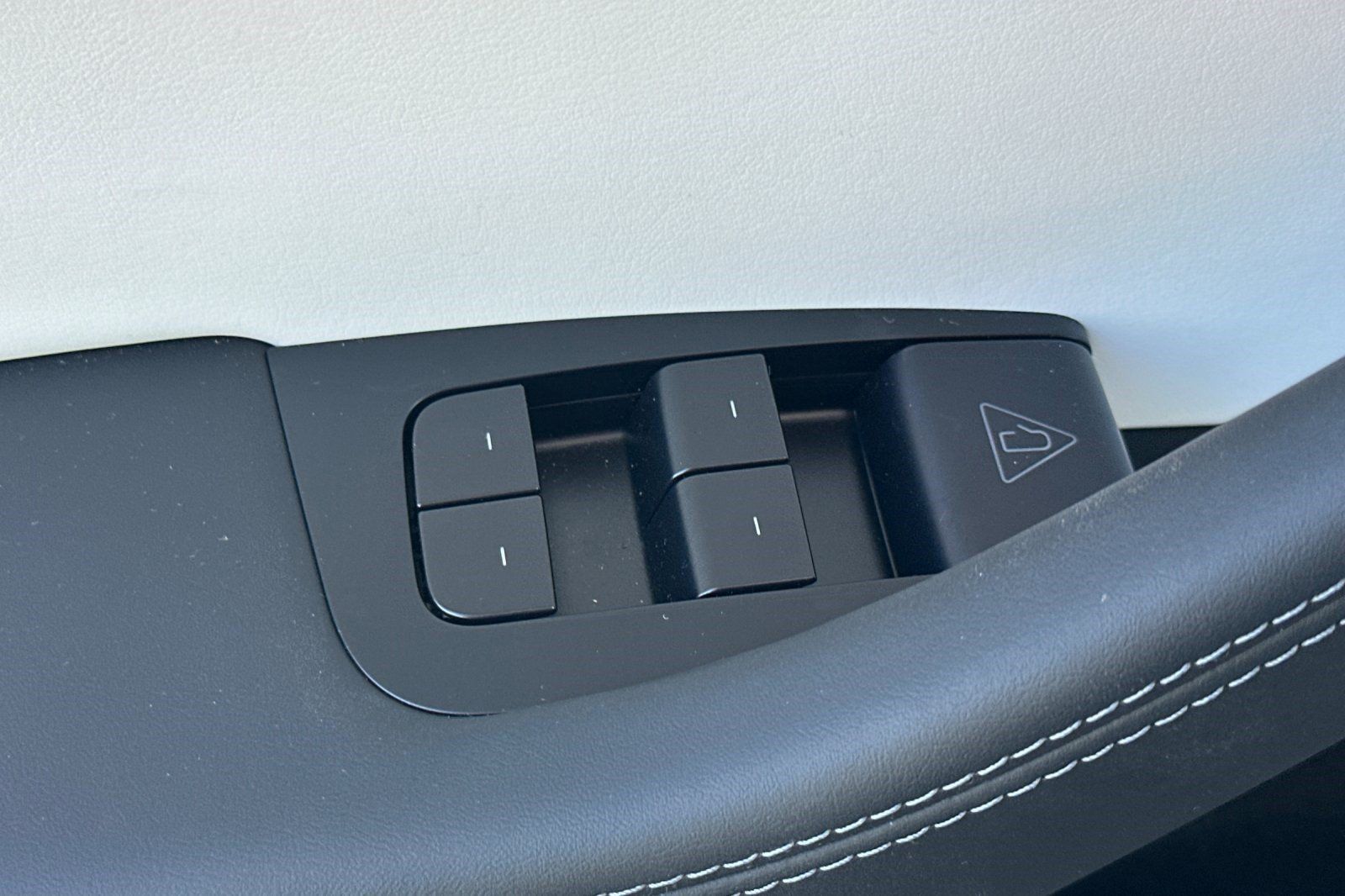 Used 2026 Tesla Model Y 2WD image 12