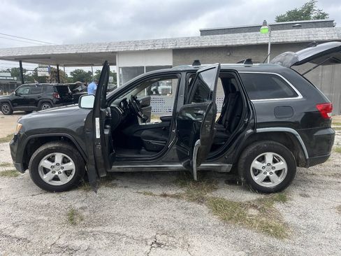 Used 2011 Jeep Grand Cherokee Laredo w/ Security & Convenience Group RWD image 21