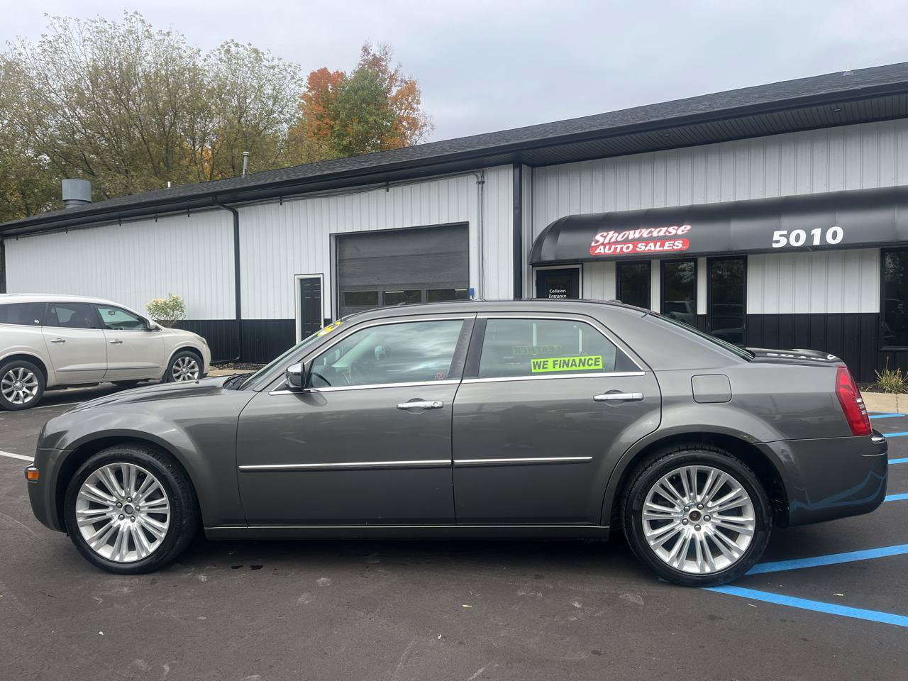 Used 2010 Chrysler 300 Limited RWD image 8