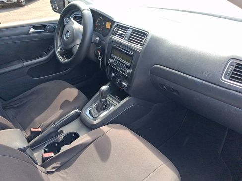 Used 2011 Volkswagen Jetta SE FWD image 27