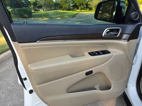 Used 2015 Jeep Grand Cherokee Limited AWD/4WD image 5